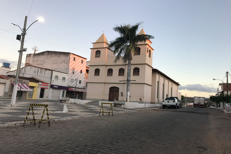 Irmã do prefeito de Tanhaçu é encontrada morta dentro de casa