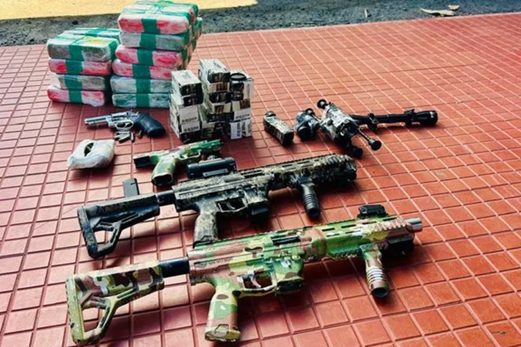 PRF apreende drogas, armas, munições e granadas na BR-116 em Jequié