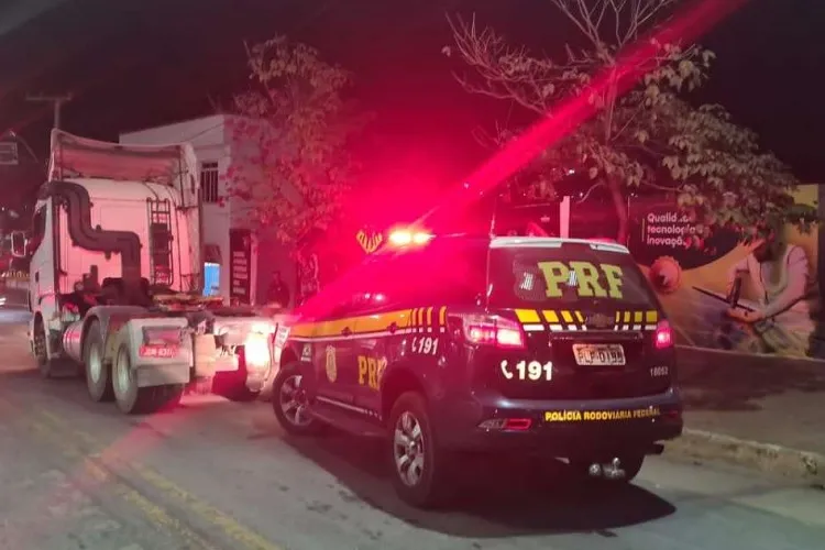 PRF recupera na cidade de Caetité veículo roubado em Goiás
