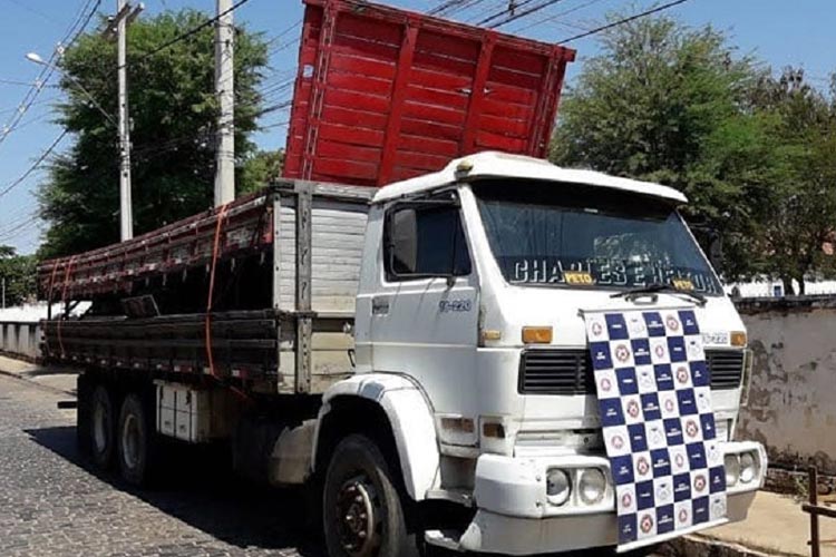 Brumado: Caminhão 'dublê' é encontrado pela PM no Bairro Jardim de Alah