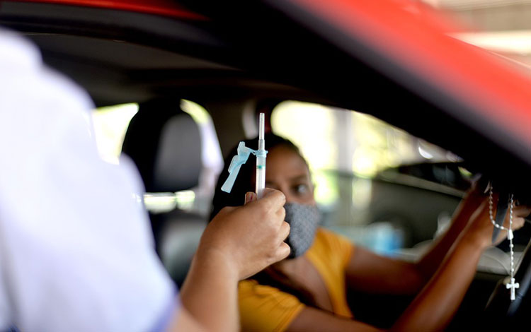 Covid-19: Bahia amplia vacinação para mães lactantes de bebês com até 12 meses