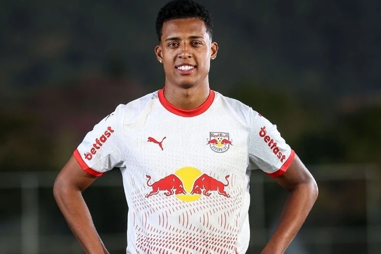 Brumadense Vanderlan, lateral do Bragantino, passa por cirurgia no cérebro