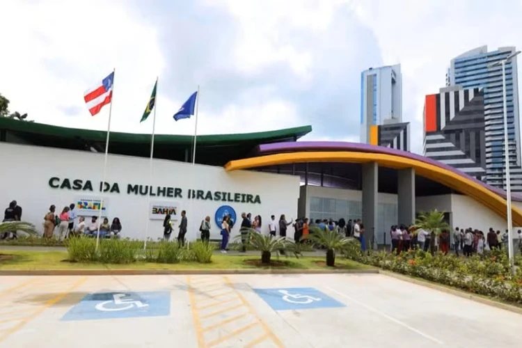 Pai e filho são presos suspeitos de estupro coletivo contra mulher em Salvador