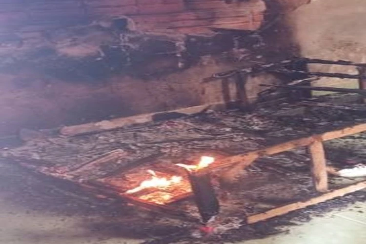 Mulher é acusada de colocar fogo na casa do companheiro em Guanambi