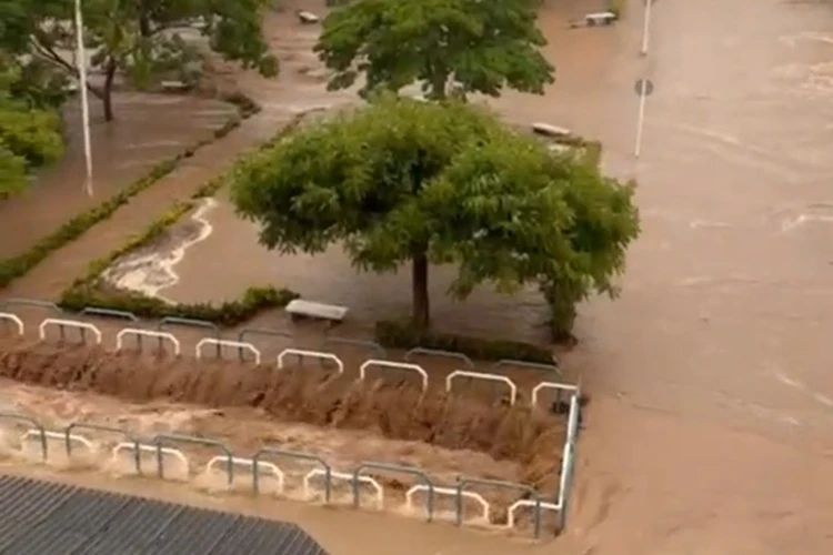 VÍDEO: Chuva torrencial arrasa Macaúbas, invade UPA e deixa famílias desabrigadas