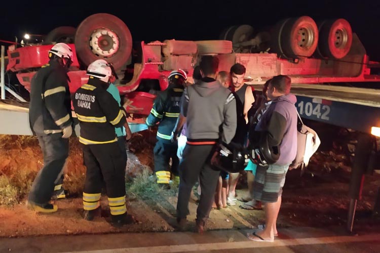 Brumado: Caminhoneiro morre após caminhão tombar na rodovia de acesso ao distrito de Umburanas