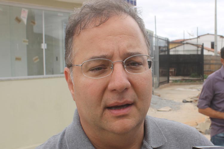 Média móvel de coronavírus deve se manter alta na Bahia, alerta secretário Fábio Vilas Boas