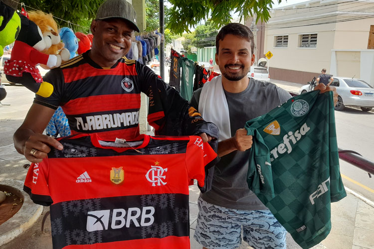 Brumado: Final de Libertadores aumenta procura por camisas do Flamengo e do Palmeiras
