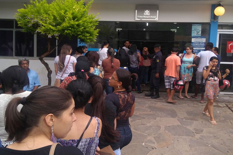 Brumadenses enfrentam fila por vaga temporária de cuidador de creche