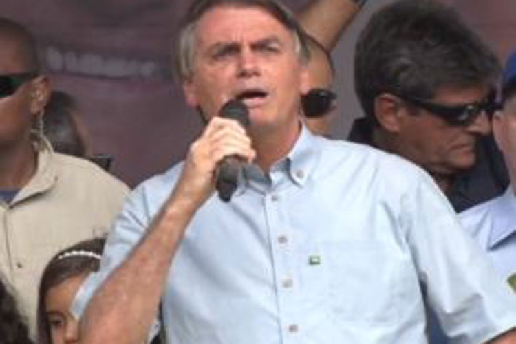 'Eu falo palavrão, mas não sou ladrão', diz Jair Bolsonaro em Guanambi