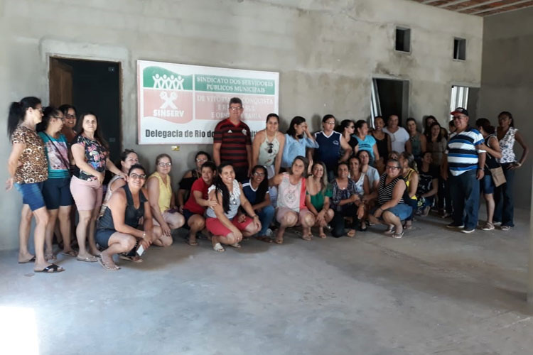 Rio do Antônio: Professores paralisam atividades por dois dias em protesto por atraso de pagamento