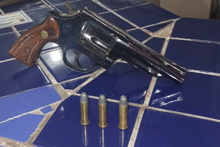 Homem é detido por ameaça e tem arma apreendida em Malhada de Pedras