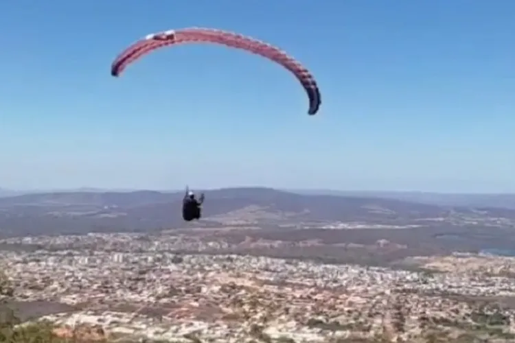 Piloto tenta emplacar prática do voo livre de parapente em Brumado