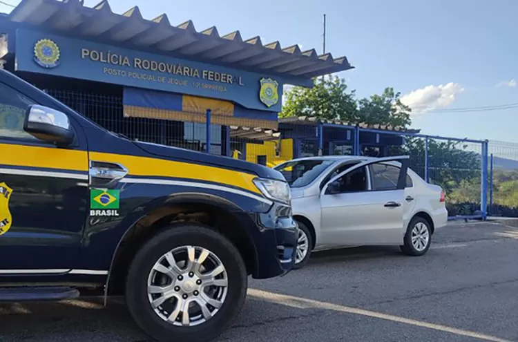 PRF recupera veículo com ocorrência de furto na cidade de Jequié