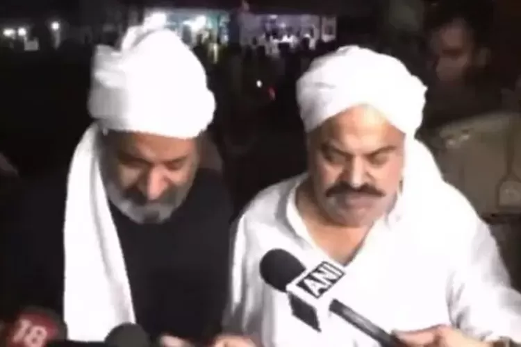 Ex-político e irmão são mortos ao vivo na TV na Índia