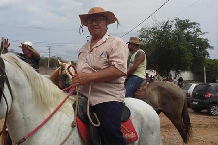 Brumado: Carro colide em motocicleta com lâmpada traseira queimada e idoso morre na BR-030