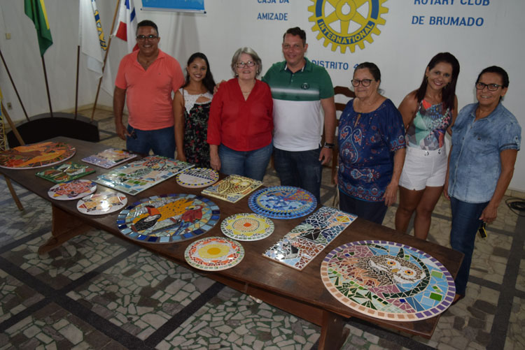 Léo Guenes realiza segunda exposição de arte mosaicos em Brumado