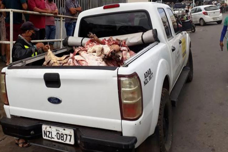 Adab apreende carne irregular e sem selo sanitário no Mercado Municipal de Caetité