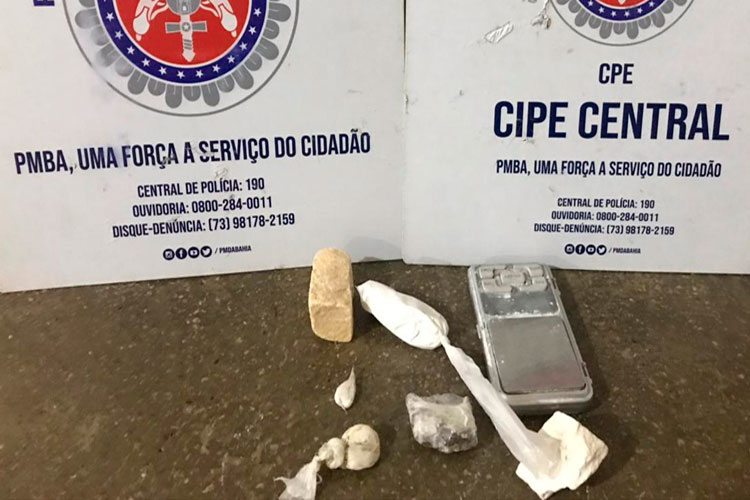 Três pessoas são presas com drogas na cidade de Tanhaçu