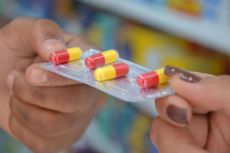 Mais de 10 mil baianos são afetados com falta de medicamentos