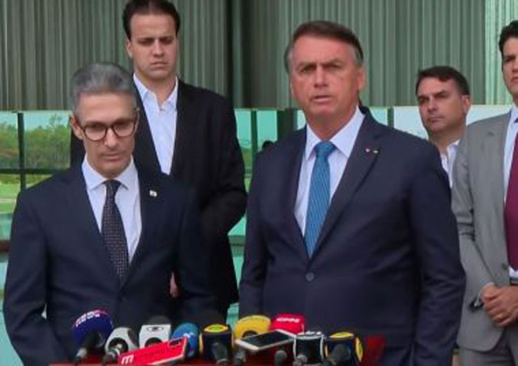 Ao lado de Jair Bolsonaro, Romeu Zema declara apoio ao presidente no 2º turno