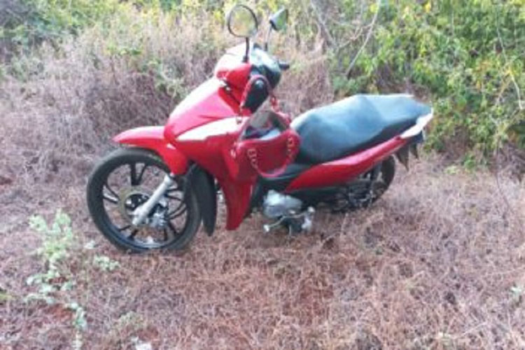 Polícia Militar encontra moto furtada às margens da Cascalheira em Brumado