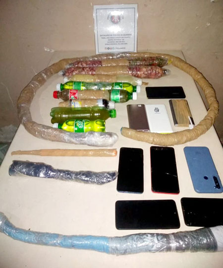 Celulares que seriam arremessados para Complexo Penitenciário de Salvador são encontrados pela PM