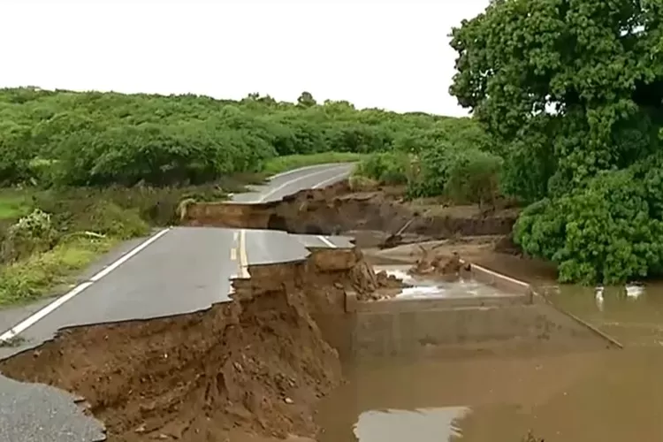 Barragem de açude se rompe no interior do Ceará