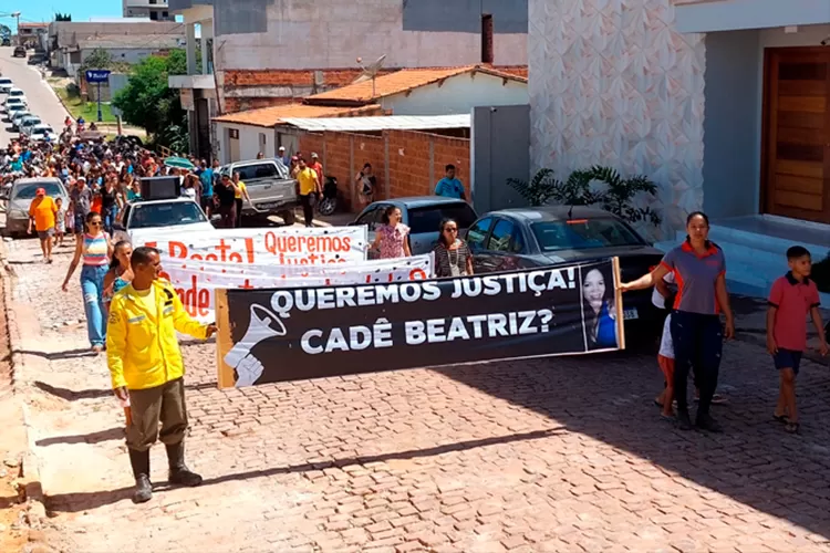 Barra da Estiva: População protesta após 24 dias de desaparecimento de jovem grávida