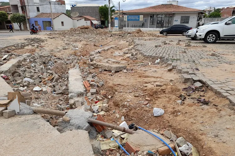 Brumado: Ruas do Dr. Juracy ainda com cenário de terra arrasada pós-temporal