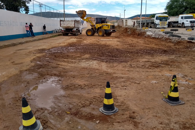 Brumado: Após demolição de borracharia, prefeitura inicia obras de pavimentação para alargamento da via