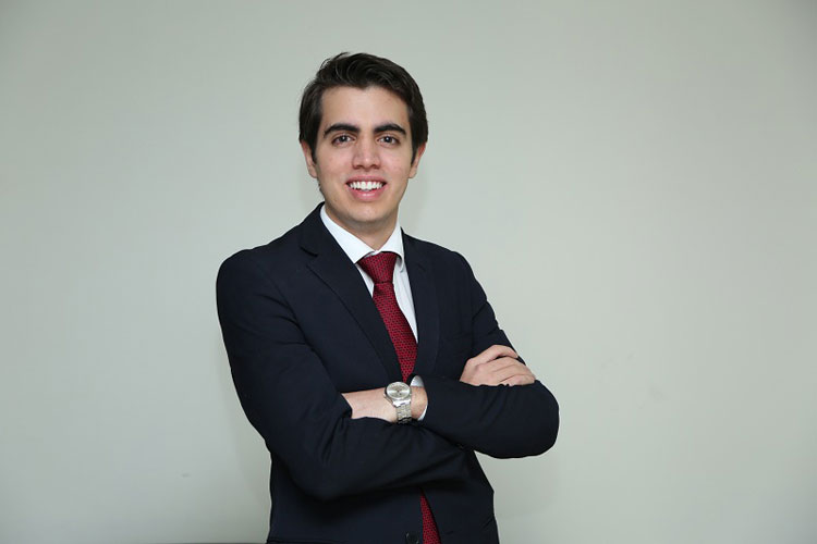 Jovem de 18 anos é empossado na OAB-DF e se o torna advogado mais jovem do Brasil
