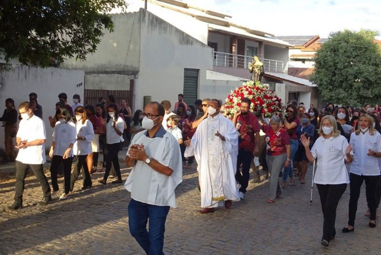Comunidade Santa Rita de Cássia realiza festa em louvor à padroeira em Brumado