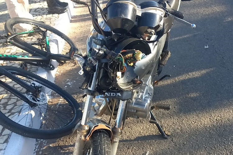 Menor de 16 anos a bordo de motocicleta atropela ciclista em Guanambi