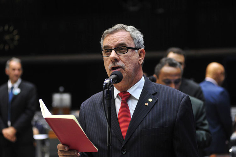 Waldenor Pereira desafia parlamentares a votarem a favor do afastamento de Michel Temer