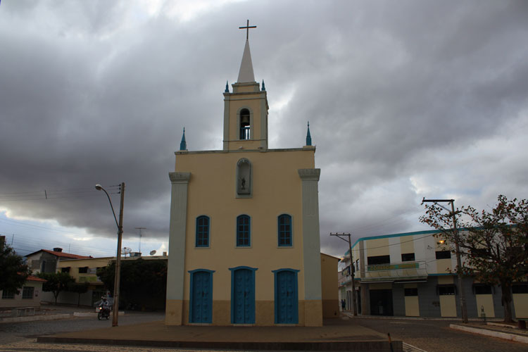 Boa chuva começa a encher aguadas em Dom Basílio