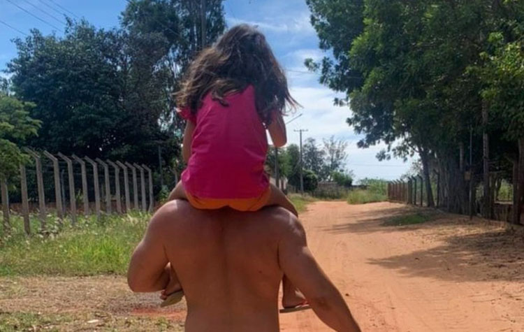 Pai leva filha para se vacinar contra Covid escondido da mãe da criança em Mato Grosso do Sul