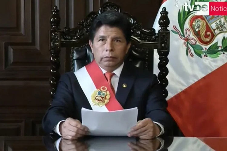 Presidente do Peru é preso após ser destituído por tentar golpe