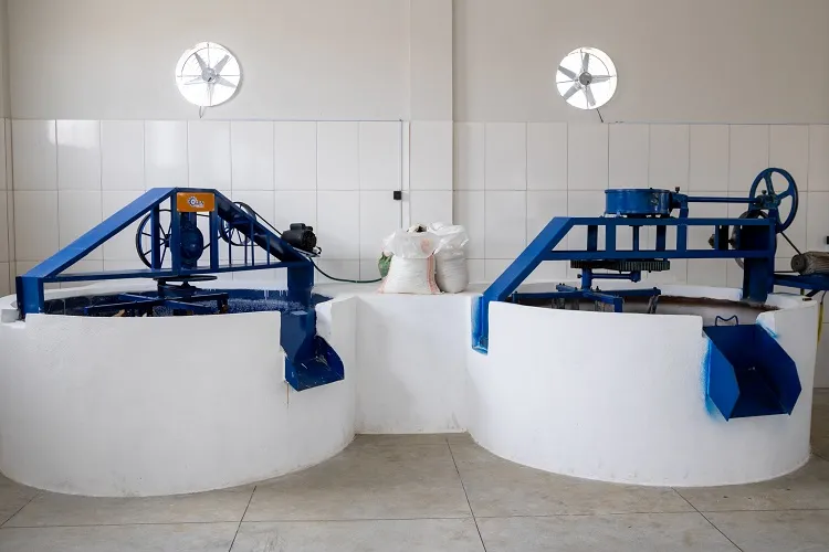 Quilombolas de Palmas de Monte Alto comemoram produção de nova casa de farinha