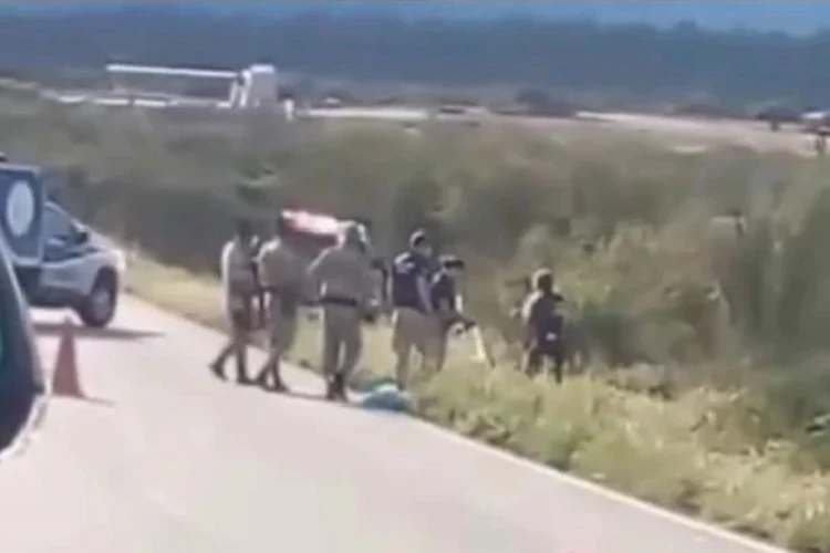 Corpo de homem é encontrado com arma ao lado às margens da BR-030 em Tanhaçu