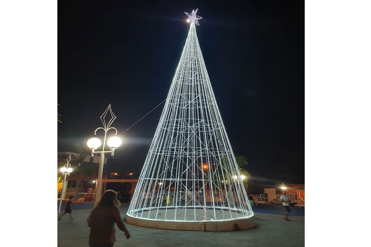 Com apoio da população, prefeitura transforma Malhada de Pedras para o Natal e Ano Novo