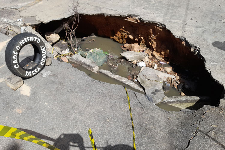 Justiça manda prefeito reparar buracos nas ruas da cidade de Brumado em até 120 dias
