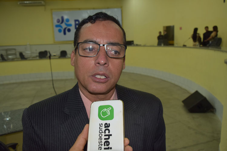 Brumado: Irado, Santinho convoca vereadores para processar presidente interino da Aucib