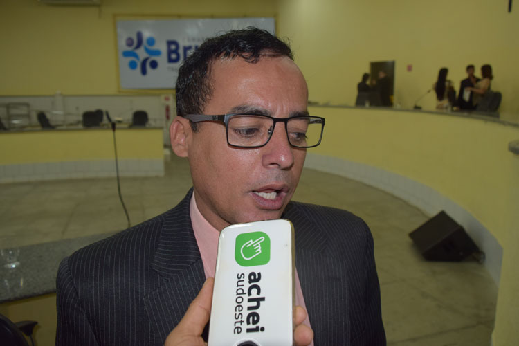 Brumado: Irado, Santinho convoca vereadores para processar presidente interino da Aucib