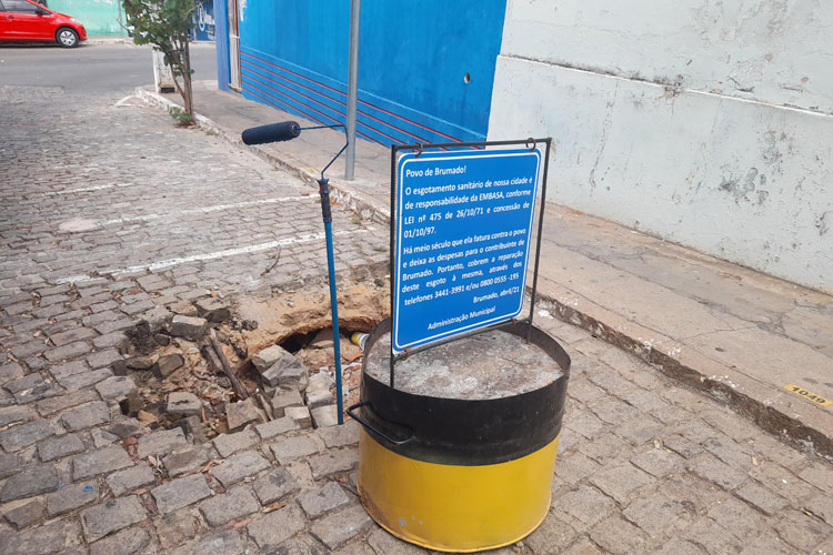 Brumado: Técnico em segurança viária aponta negligência da prefeitura com placas e buracos nas ruas