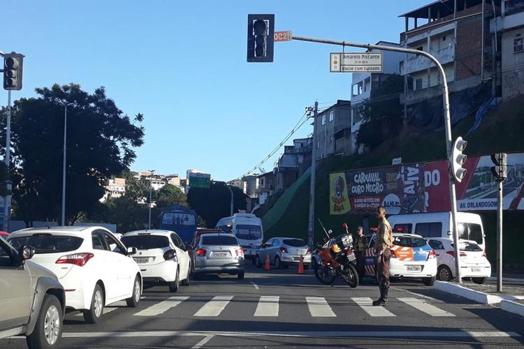 Donos de veículos com placas finais 9 e 0 têm até final de julho para regularizar licenciamento