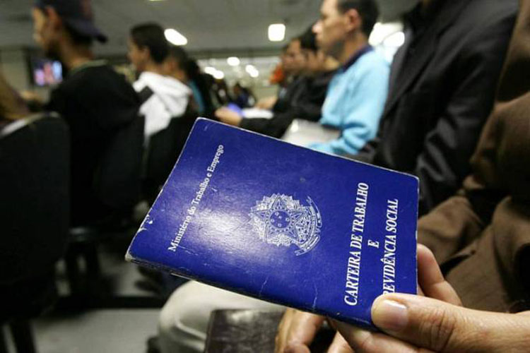 Brasil abre 34.313 vagas com carteira em janeiro