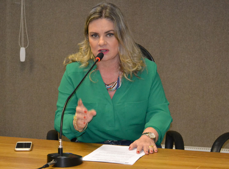 Deputada Ivana Bastos apresenta relatório da Valec na Comissão da Fiol