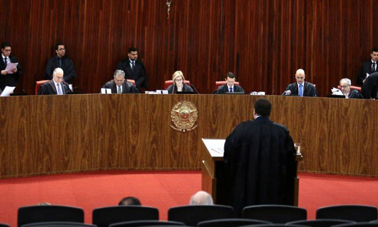 TSE barra candidatura de Lula e PT tem 10 dias para indicar substituto