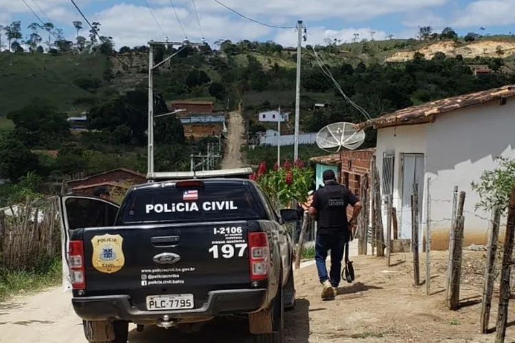 Mulher é presa por permitir que namorado abusasse da filha em Sítio do Mato